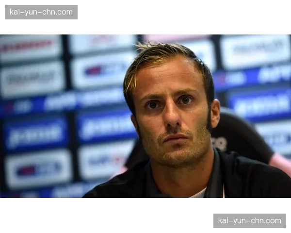 从三中卫到四后卫：复盘热那亚主帅吉拉迪诺如何根据对手调整防守阵型